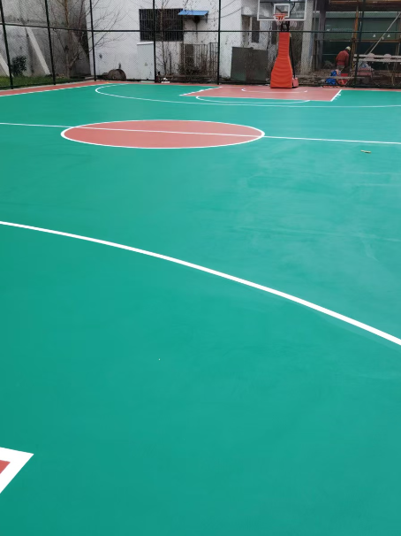 昌洒镇 球场长期使用易出现地面开裂